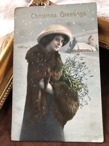 画像2: ▼SALE 500▼ Postcard クリスマス ヤドリギを持つ女性 (2)