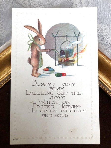 画像2: Postcard  イースター イースターエッグを作るウサギさん 飾り卵 (2)
