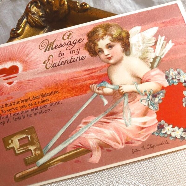画像2: Postcard  バレンタイン 忘れな草のお花の鍵に乗る天使 ハートの太陽  Ellen Clapsaddle (2)