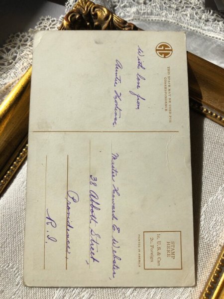 画像2: Postcard  ウサギのぬいぐるみにキスをするセーラー服の子ども (2)