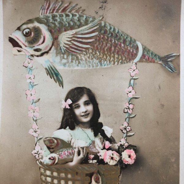 画像2: Postcard フランス 4月の魚 魚の気球に乗る女の子 Poisson d'avril  (2)