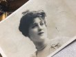 画像2: ▼SALE500▼　パールのネックレスの女性　真珠　ベルギー1904年 (2)