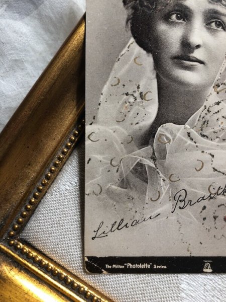 角に小さな折れあり