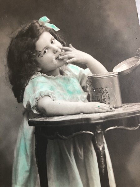 画像2: Postcard お菓子を食べる女の子 ドイツ1907年 (2)