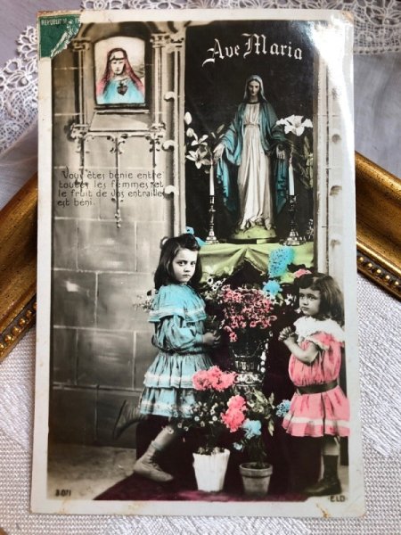 画像1: Postcard　マリア像にお祈りをする女の子　フランス (1)