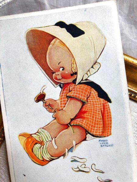 画像2: Postcard 　お花占いをする女の子　Mable Lucie Attwell 　（未使用） (2)