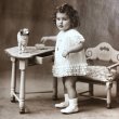 画像2: Postcard 　小さな女の子　スパニエル犬　ベイビーチェア　肖像写真 1929年フランス (2)