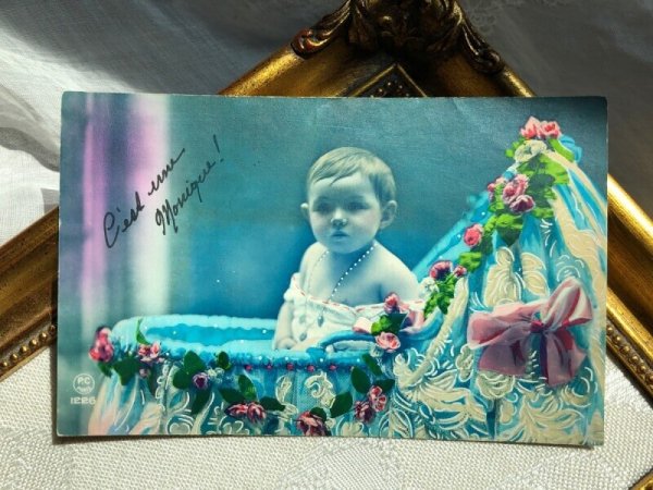 画像1: Postcard　ベビーベッドの中の赤ちゃん　クリブ　 (1)