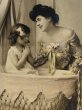 画像2: Postcard　おやすみ前の時間　ママと女の子　お祈り　フランス1905年 (2)