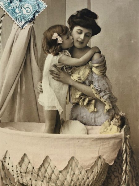画像2: Postcard おやすみ前の時間 ママと女の子 フランス1905年 (2)