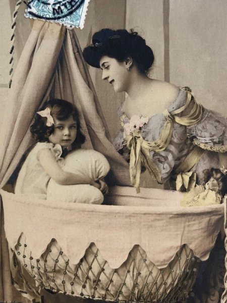 画像2: Postcard おやすみ前の時間 ママと女の子 フランス1905年 (2)