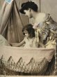 画像2: Postcard　おやすみ前の時間　ママと女の子　フランス1905年 (2)