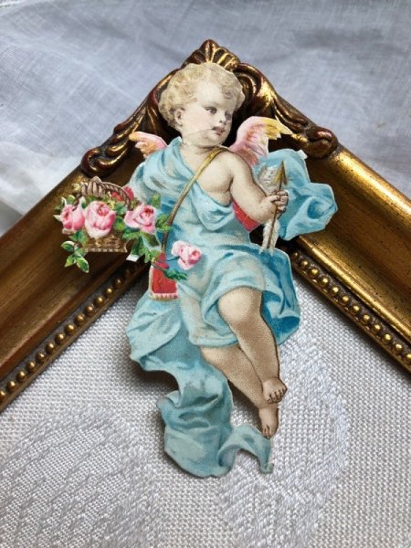 画像1: ダイカット絵　薔薇のお花籠を持ったキューピッド天使　クロモス (1)