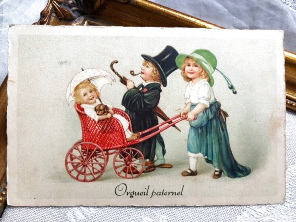 画像1: Postcard  家族ごっこをして遊ぶ子どもたち Marie Flatscher フランス1928年 (1)