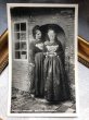 画像1: Postcard 　民族衣装の女性たち　レース　ドイツ　Friesische Landestracht　未使用　写真 (1)