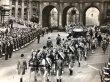画像2: Postcard　イギリス王室　エリザベス女王の戴冠式　パレード　1953年　（未使用） (2)