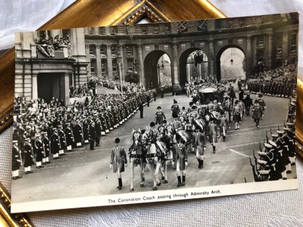 画像1: Postcard　イギリス王室　エリザベス女王の戴冠式　パレード　1953年　（未使用） (1)