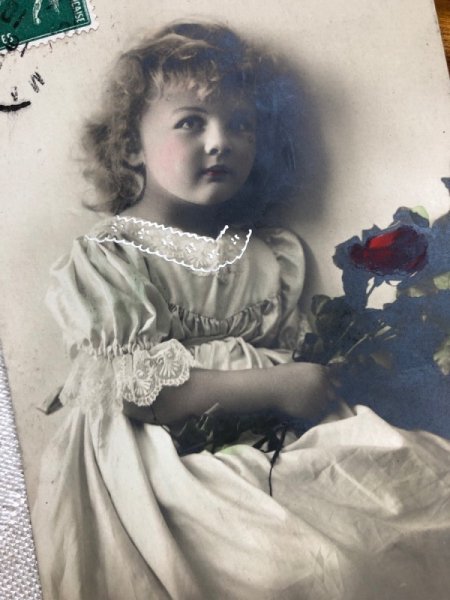 画像2: Postcard 薔薇のお花と小さな女の子 フランス1910年 (2)