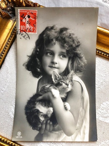 画像1: Postcard 　子猫を抱く美しい女の子 Grete Reinwald　フランス1909年 (1)