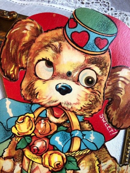 耳を上下に動かすと、目玉が動きます