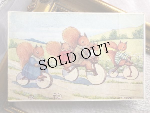 画像1: ▼SALE 500▼ Postcard　木製自転車に乗るリスの家族　Margaret Tempest (1)