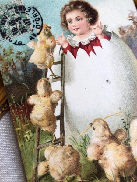 画像3: Postcard  イースター　大きな卵から生まれた女の子を祝福するヒヨコ　フランス1907年 (3)