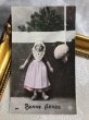 画像2: Postcard　アンティークポストカード　キノコとオランダ服の女の子　フランス1922年 (2)