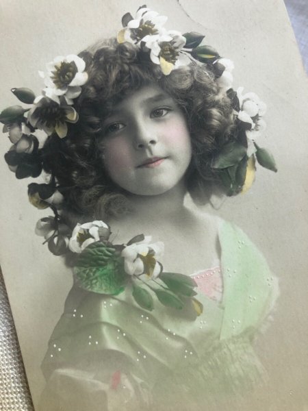 画像3: Postcard    お花の髪飾りの女の子  Grete Reinwald ベルギー1911年 (3)