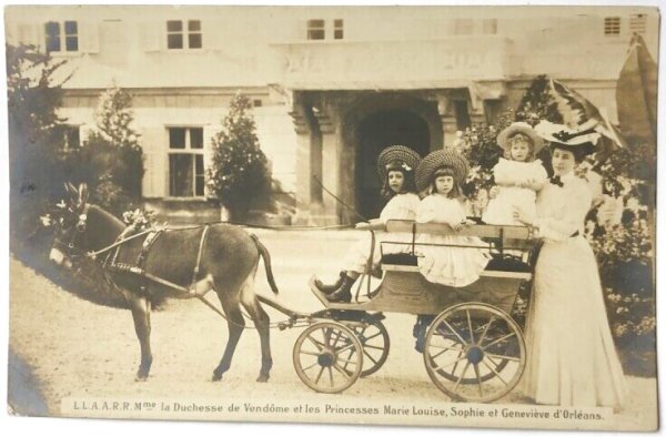 画像1: Postcard　アンティークポストカード　ベルギー王室　プリンセス達のロバ車　Duchess of Vendôme (未使用) (1)