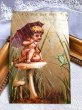 画像2: Trade card　アンティーク　トレードカード　キノコに座る妖精　傘　カエル　キノコ　フランス (2)
