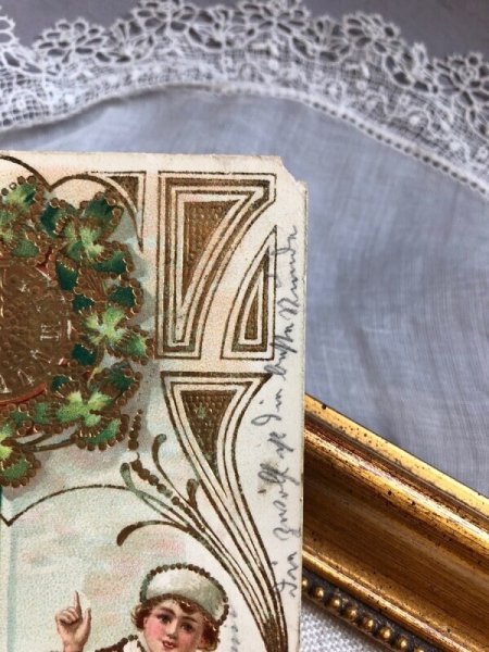 角の欠損あり。