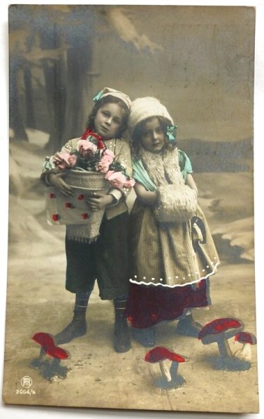 画像1: Postcard　アンティークポストカード　新年祝い　New Year　キノコと子どもたち　写真　ベルギー1910年 (1)