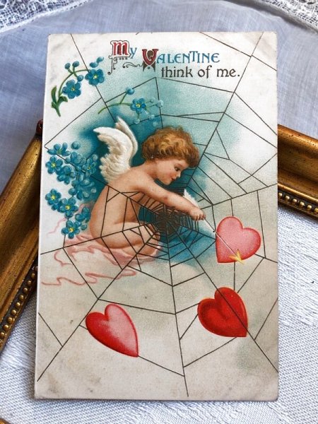 画像2: Postcard  　アンティークポストカード　バレンタイン　蜘蛛の巣でハートを捕らえる天使　Ellen Clapsaddle　 (2)