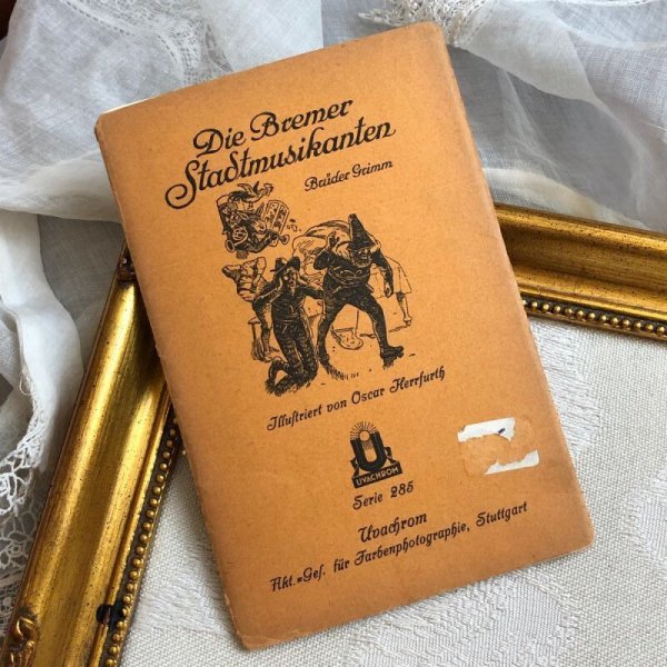 小さなラベルシールを剝がした痕あり