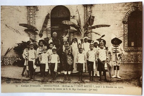 画像1: Postcard　アンティークポストカード　コンゴ共和国　学校集合写真　「長靴をはいた猫」1926年　（未使用）Congo Français Brazzaville (1)