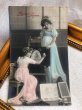 画像2: Postcard    アンティークポストカード　イースター　お絵描きをする女の子たち　Grete Reinwald　ベルギー1912年 (2)