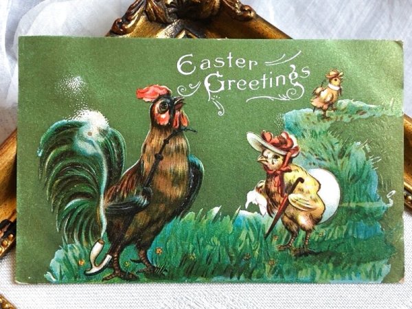 画像2: Postcard  アンティークポストカード イースター 巣立ち? 煙草を吸うニワトリにさよならを言うヒヨコ  (2)