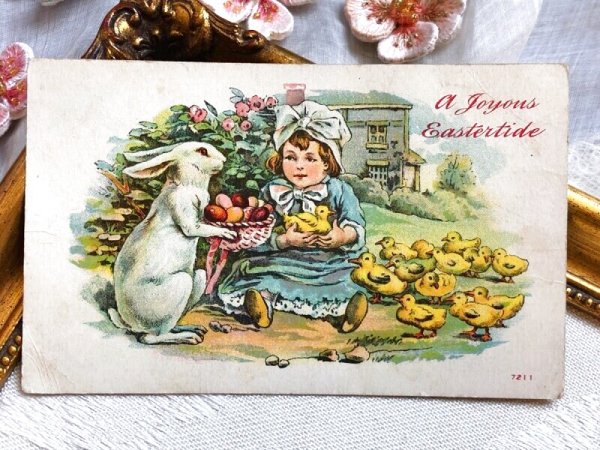 画像2: Postcard アンティークポストカード イースター 女の子に卵を差し出すウサギさん ひよこ うさぎ  (2)