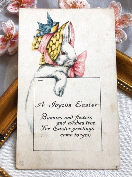 画像2: Postcard アンティークポストカード イースター ウサギさんと青い小鳥 ボンネット帽子 うさぎ  (2)