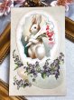 画像2: Postcard　アンティークポストカード　イースター　花束とうさぎさん　卵　スミレ　ウサギ　Ellen Clapsaddle　アメリカ1909年 (2)