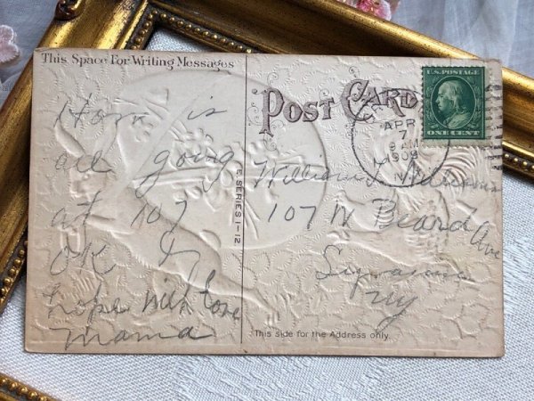 画像4: Postcard アンティークポストカード イースター 卵を盗むウサギさんを追いかけるニワトリ うさぎ スミレ アメリカ1909年 (4)