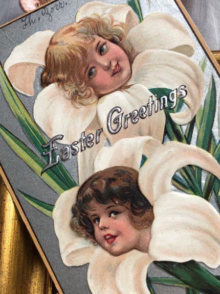 上部に緩い折れあり