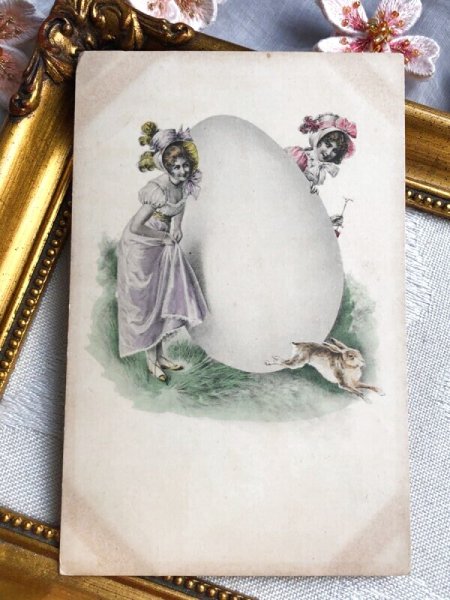 画像2: Postcard　アンティークポストカード　イースター　大きな卵と女性とウサギ　うさぎ （未使用） (2)