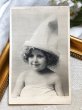 画像2: Postcard　アンティークポストカード　三角帽子の女の子　（未使用） (2)