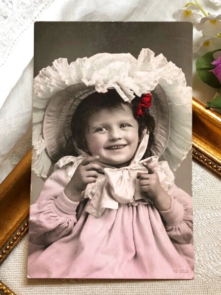 画像2: Postcard　アンティークポストカード　ボンネット帽子の女の子　写真　イギリス1908年 (2)