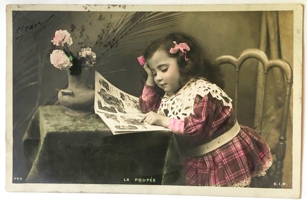 画像1: Postcard　アンティークポストカード　絵本を読む女の子　写真　1907年 (1)