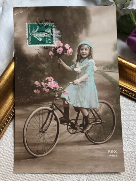 画像2: Postcard アンティークポストカード 自転車に乗る女の子 フランス1915年 (2)