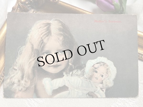 画像2: Postcard　アンティークポストカード　お人形さんと女の子　イギリス1909年　 (2)