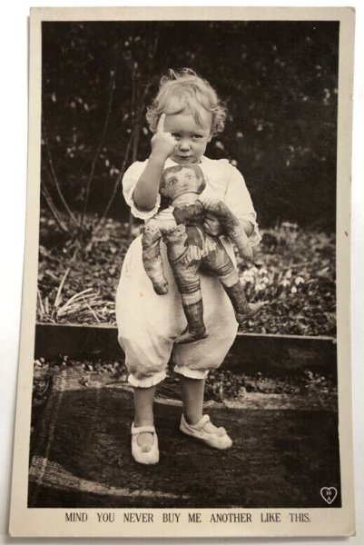 画像1: Postcard　アンティークポストカード　お人形と子ども　イギリス1910年 (1)