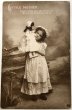 画像1: Postcard　アンティークポストカード　お人形と女の子　イギリス1910年代頃 (1)
